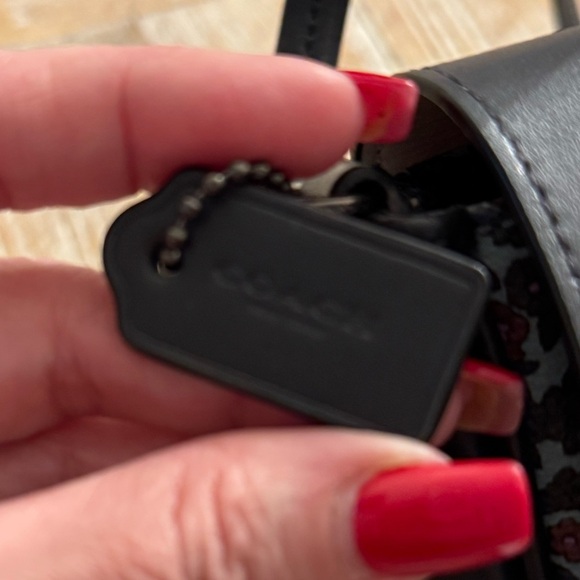 Coach Reversible - Picture 4 of 17